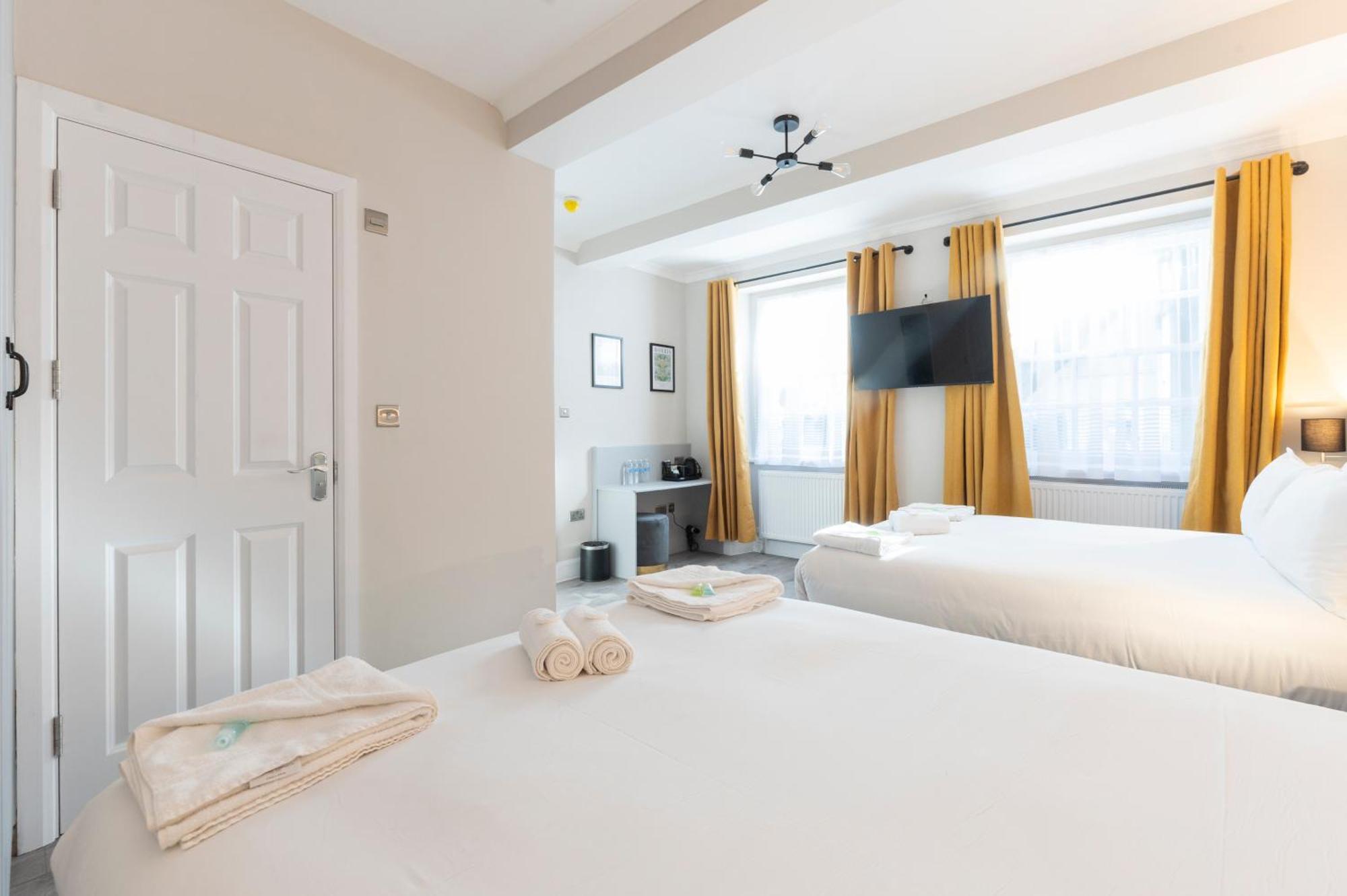Marina Hotel Лондон Экстерьер фото