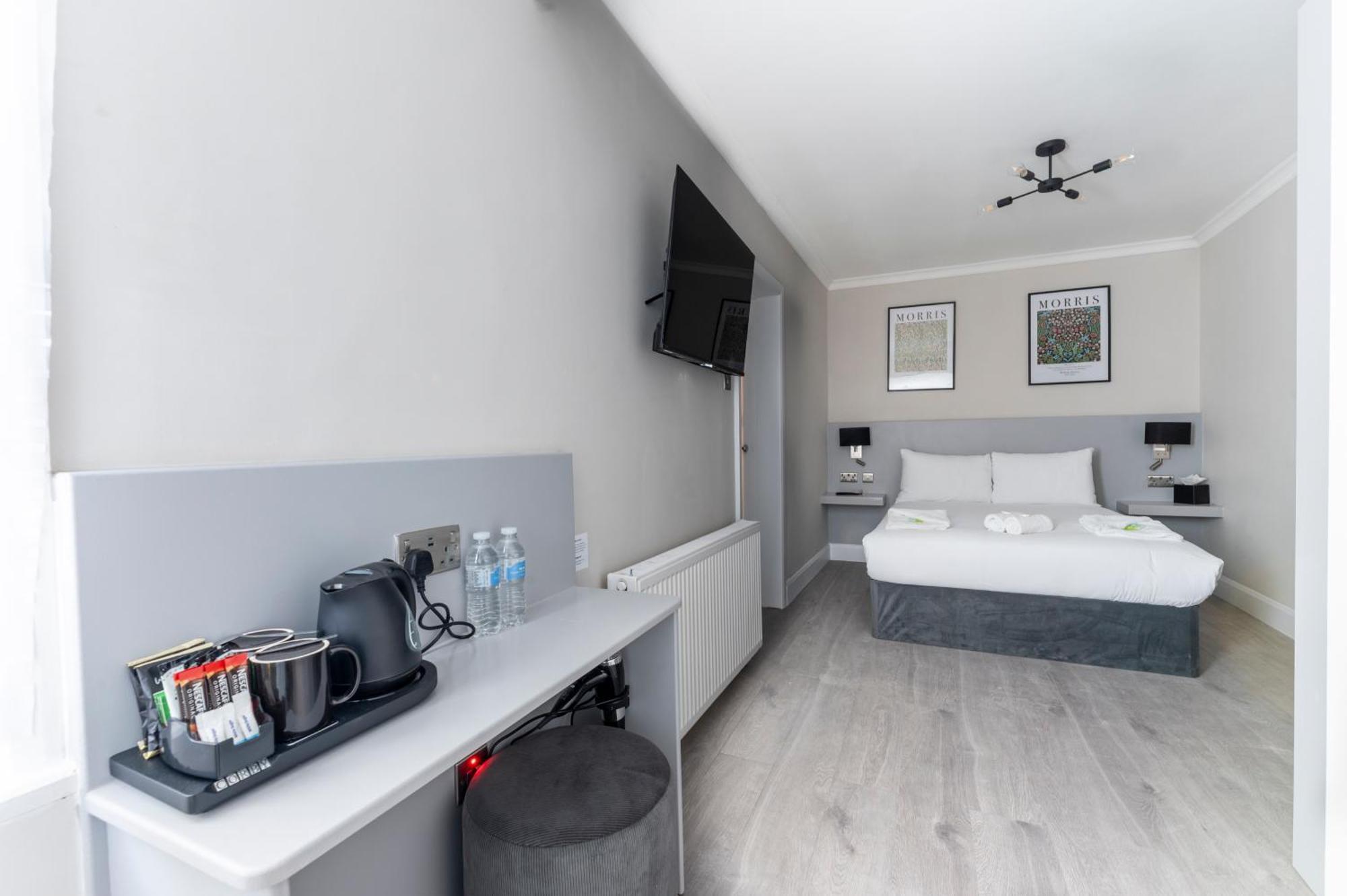 Marina Hotel Лондон Экстерьер фото
