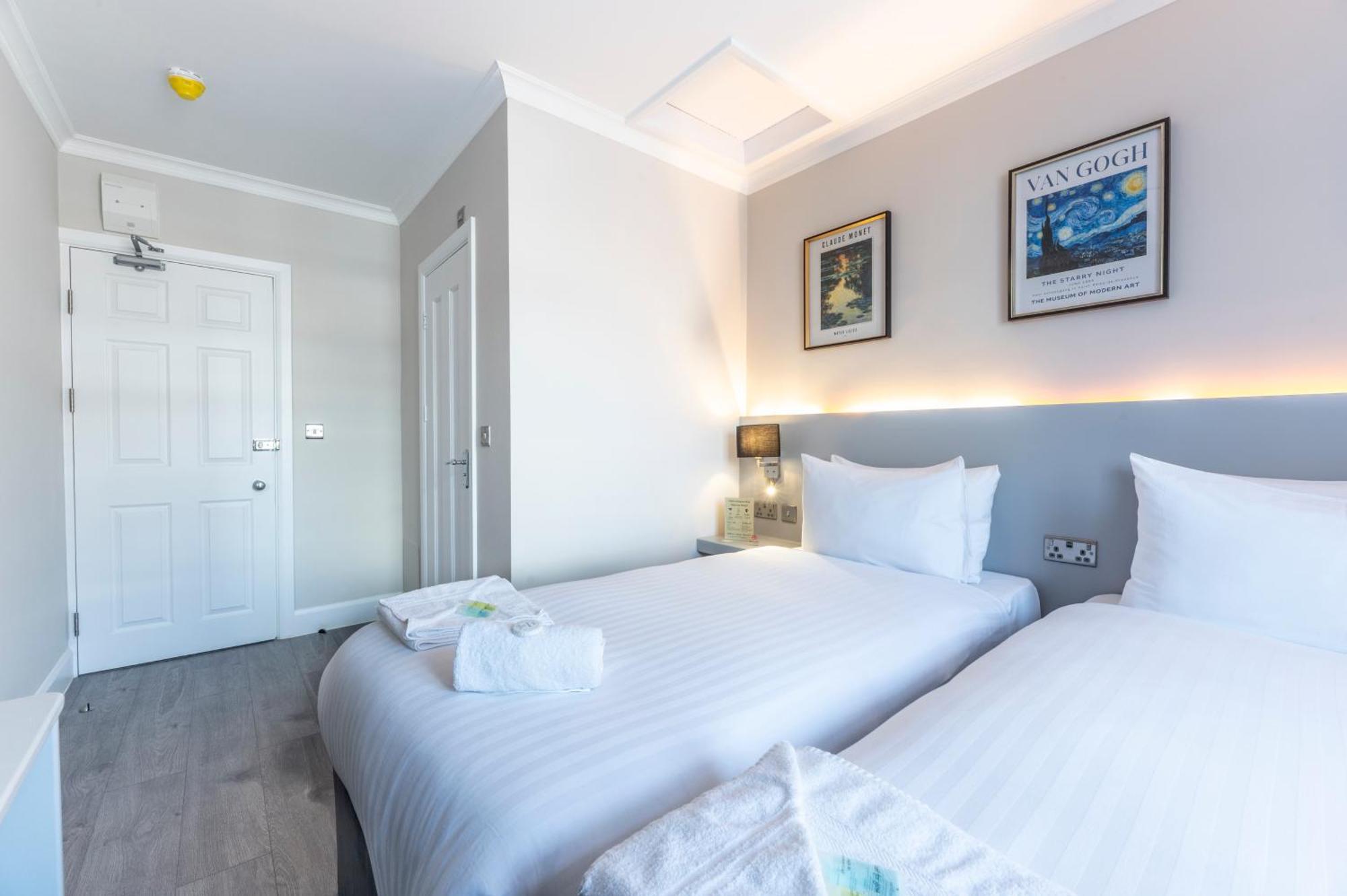 Marina Hotel Лондон Экстерьер фото