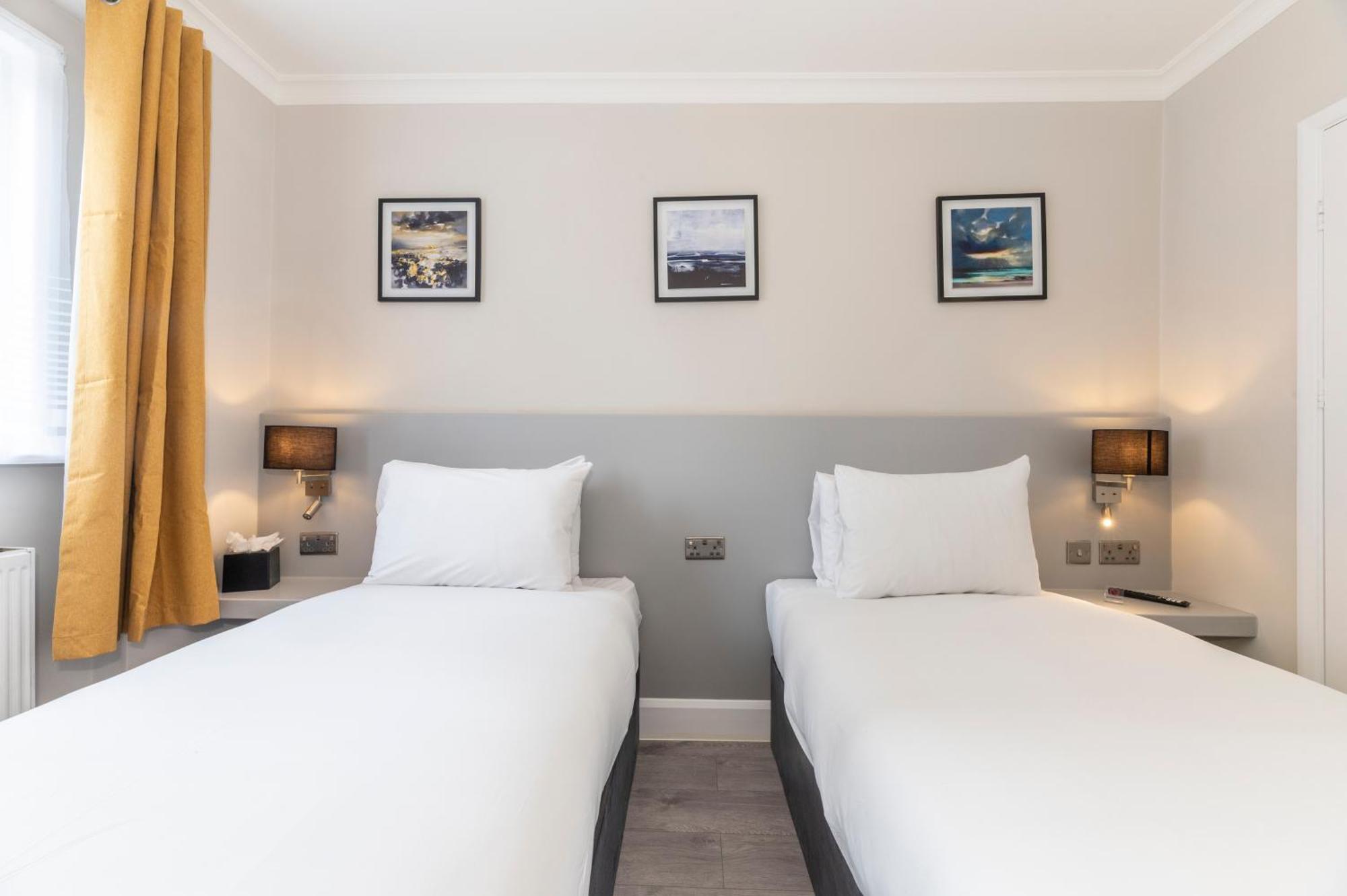 Marina Hotel Лондон Экстерьер фото