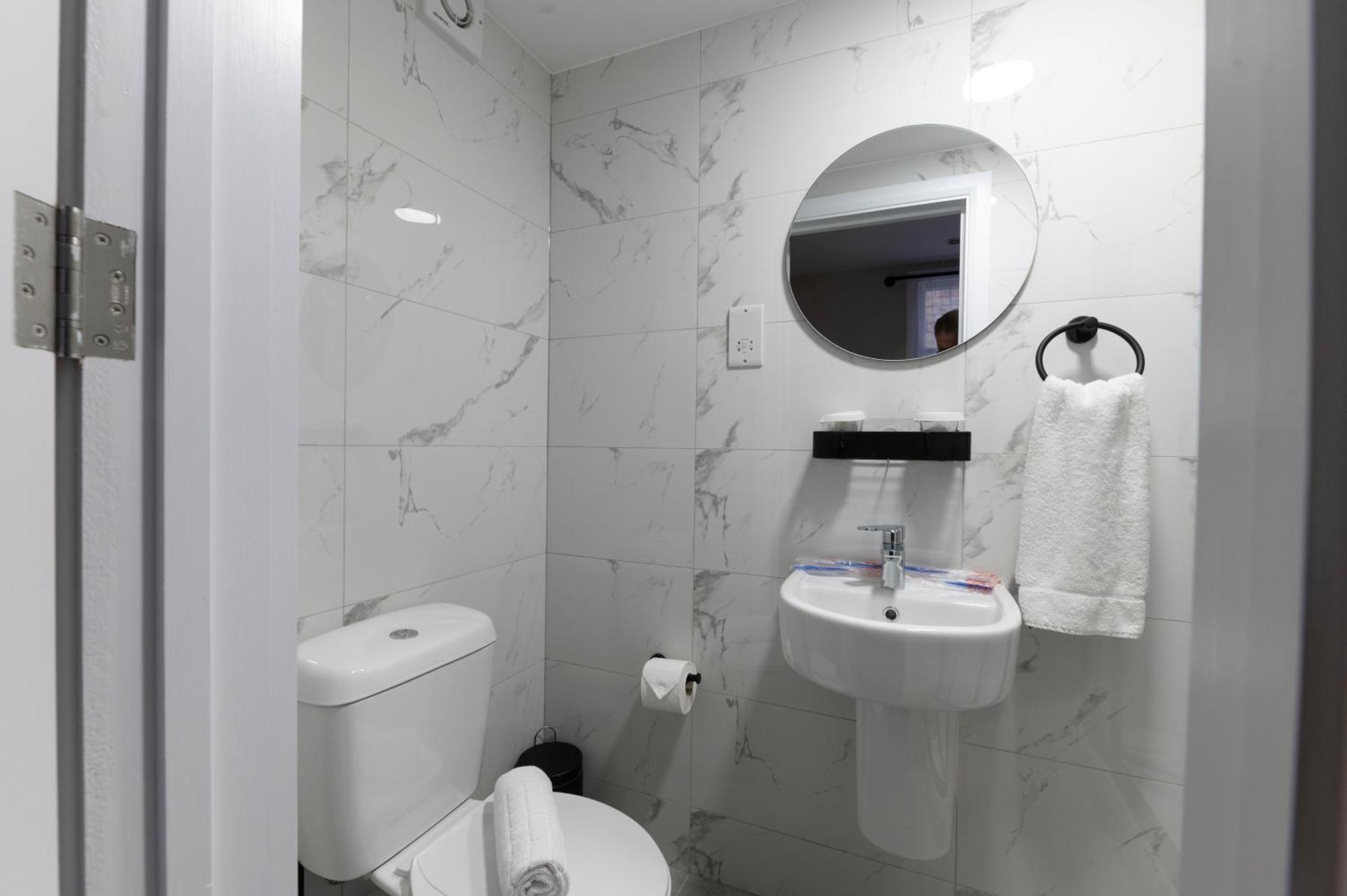 Marina Hotel Лондон Экстерьер фото